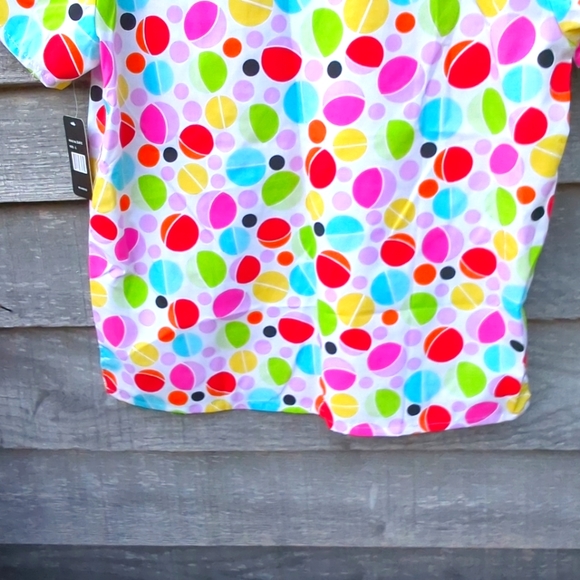 🆕🩺💉Medical Scrub Top 3 Pocket Just Love White Background Multi Color Circl… - Picture 5 of 9